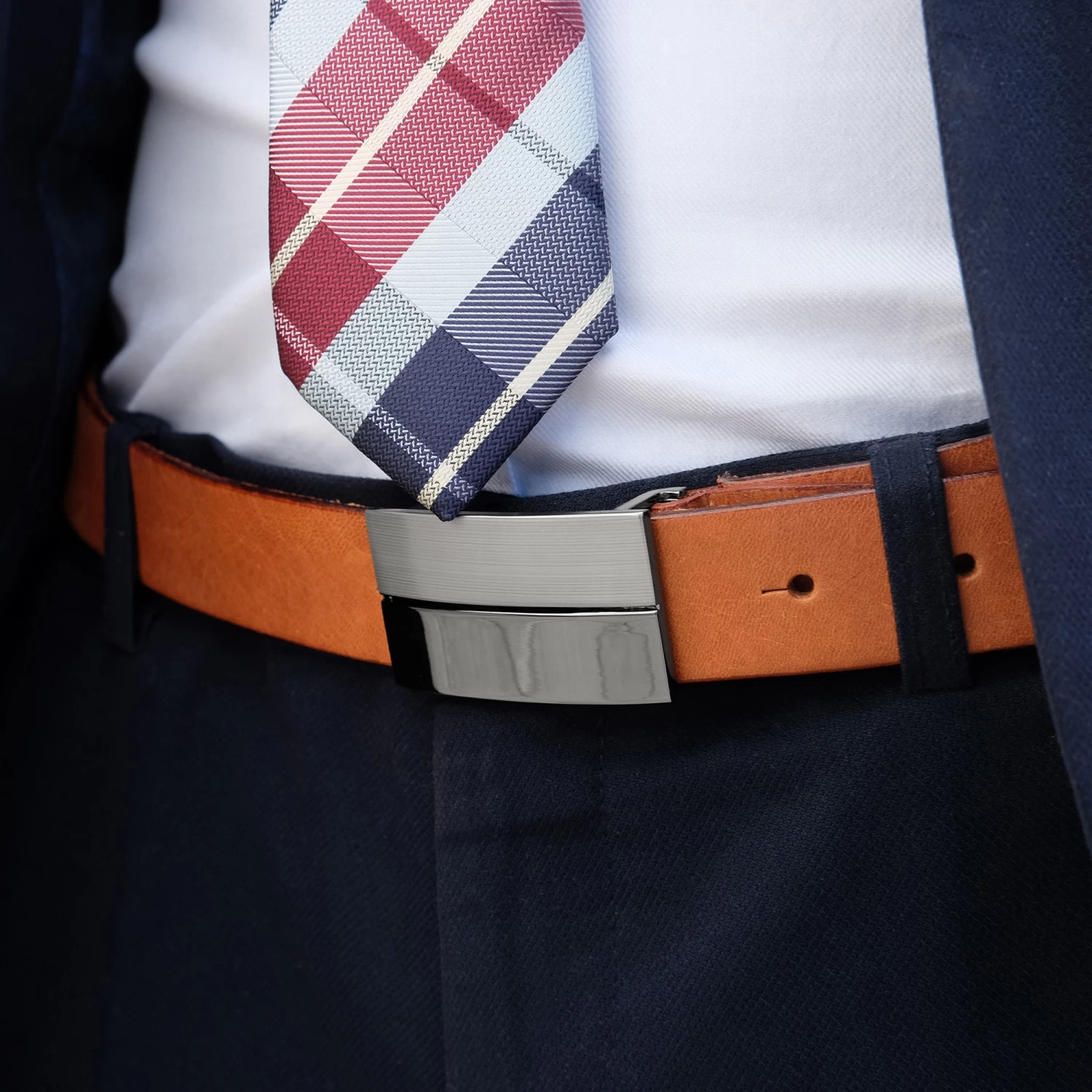 Classic Metal Buckle & Tan Leather Belt - Image 4