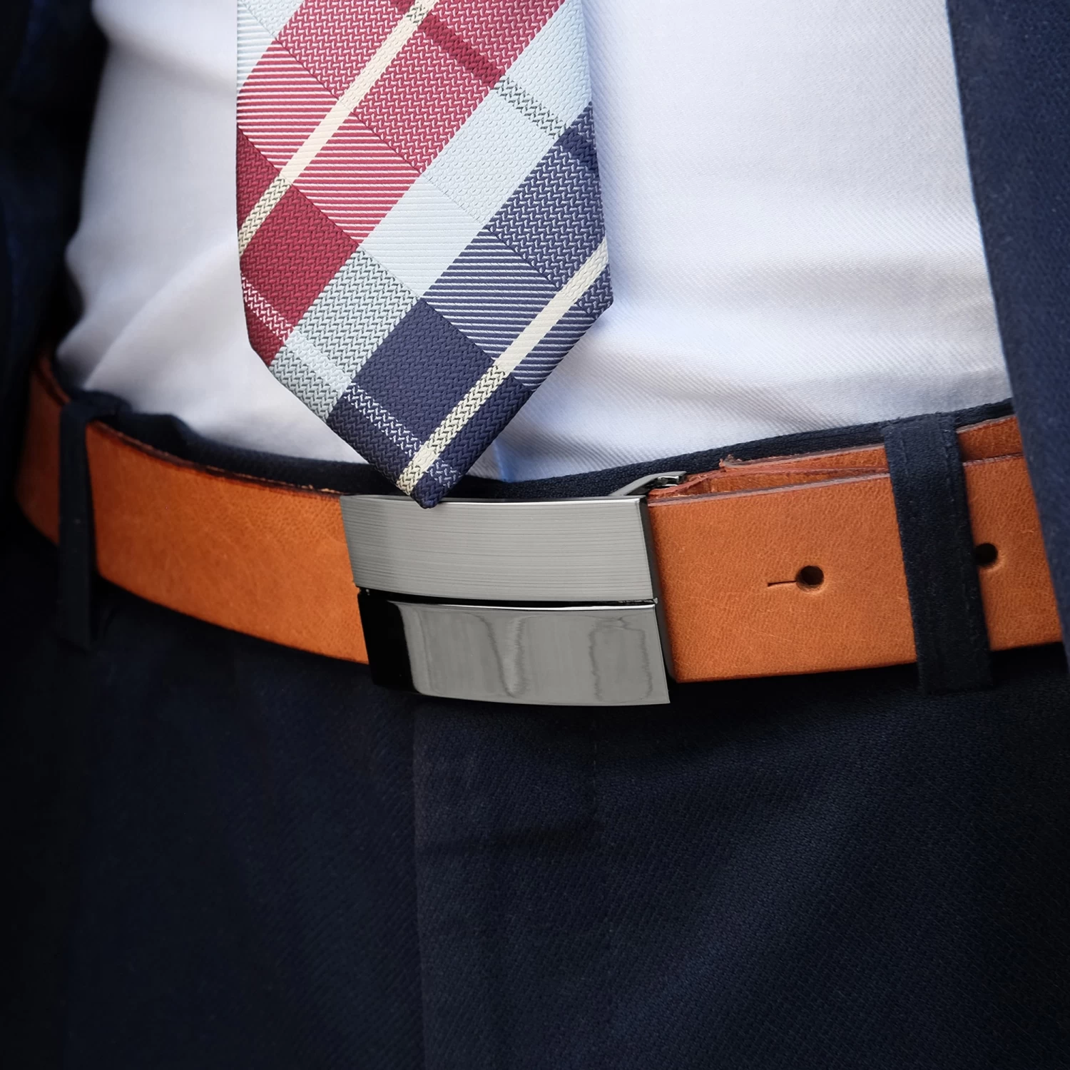 Classic Metal Buckle & Tan Leather Belt - Image 7
