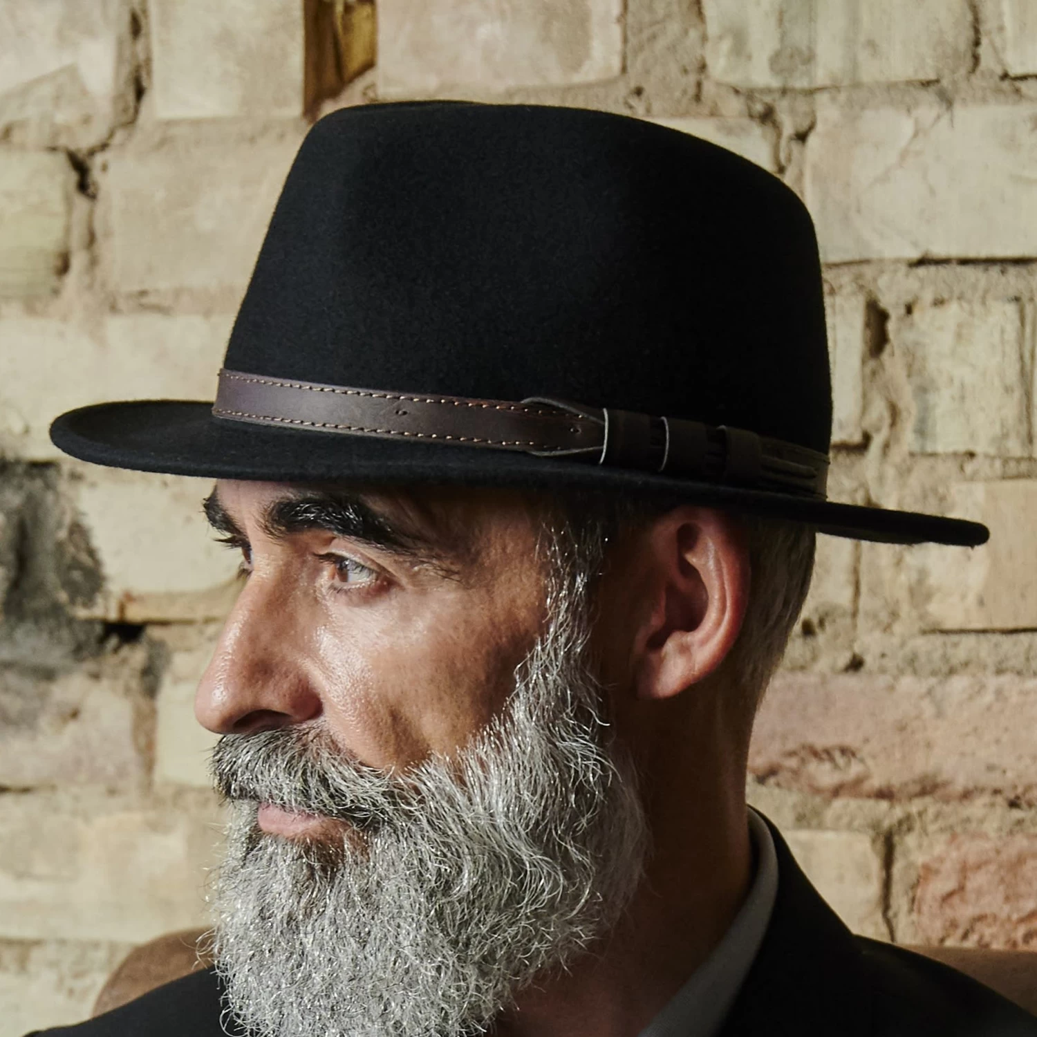 Moda | Black Flat Brim Wool Fedora Hat With Vegan Leather Band - Image 7