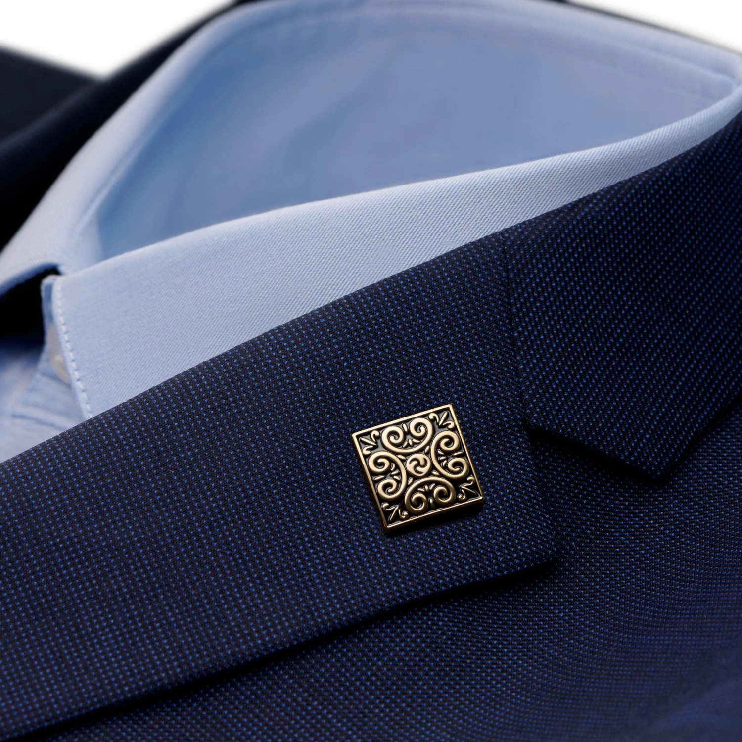 Meraklis | Gold-Tone And Black Patterned Lapel Pin - Image 2