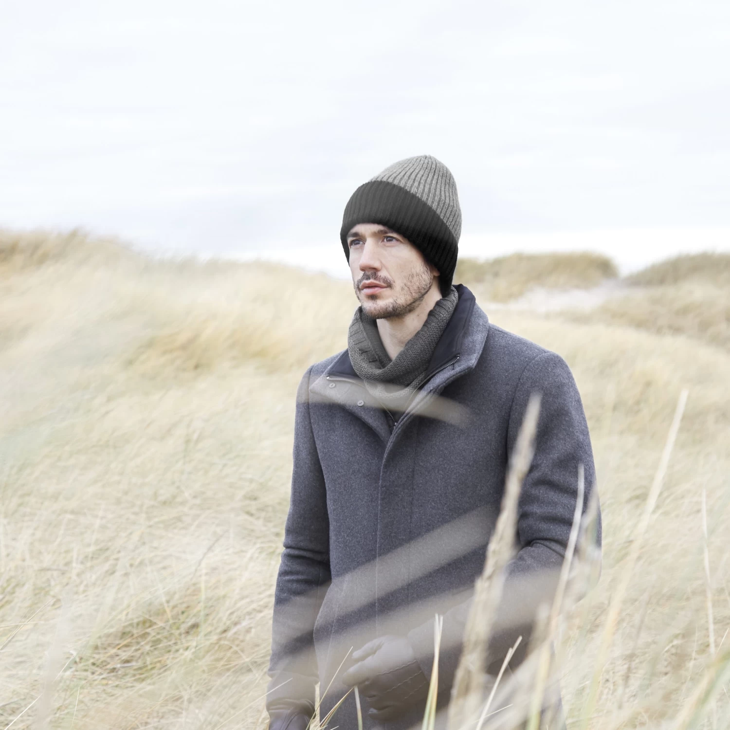 Montagna | Black & Camouflage Grey Chunky Knitted Rib Beanie - Image 4