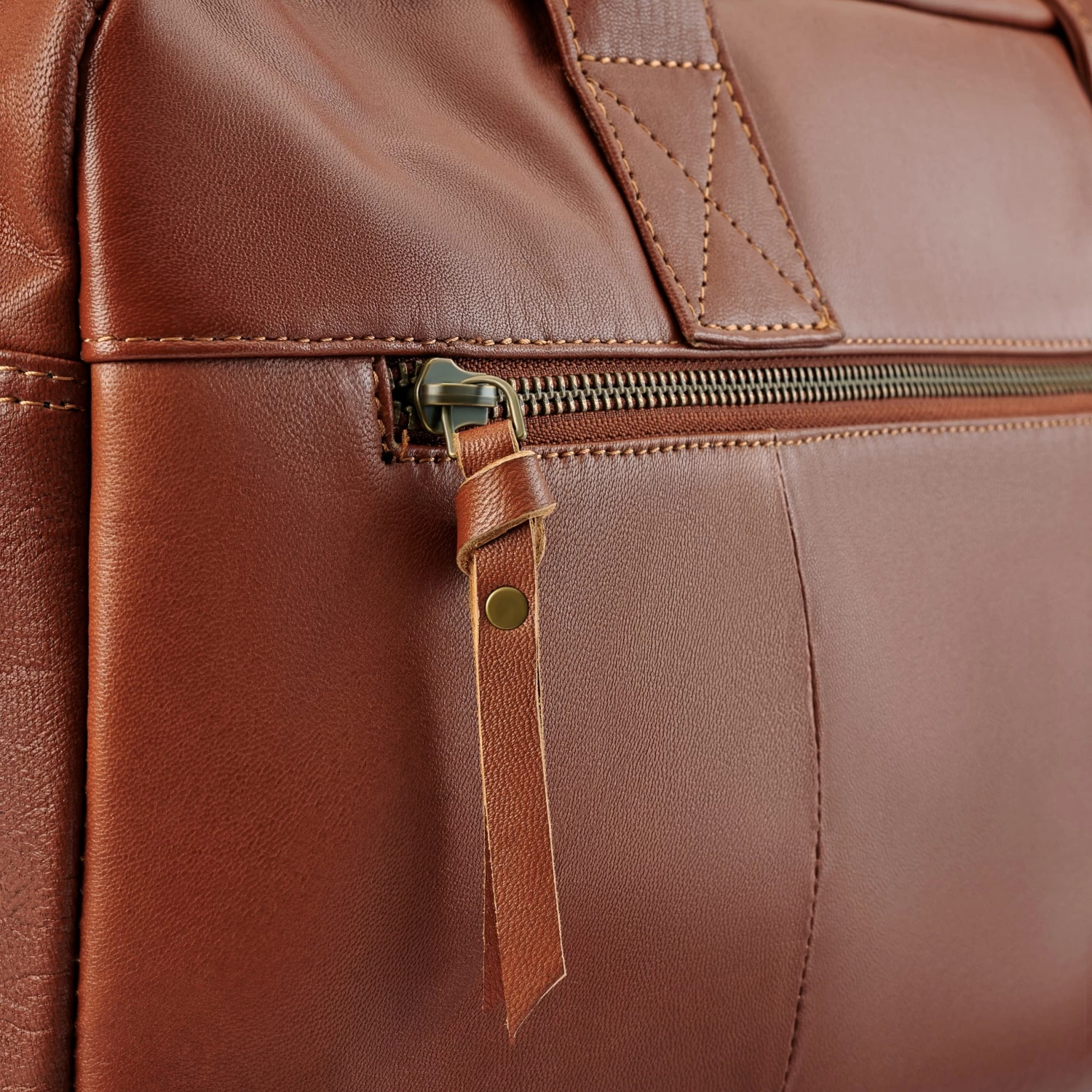 Fidei | Slim Mocha Full Grain Goat Leather Weekend Bag - Image 8