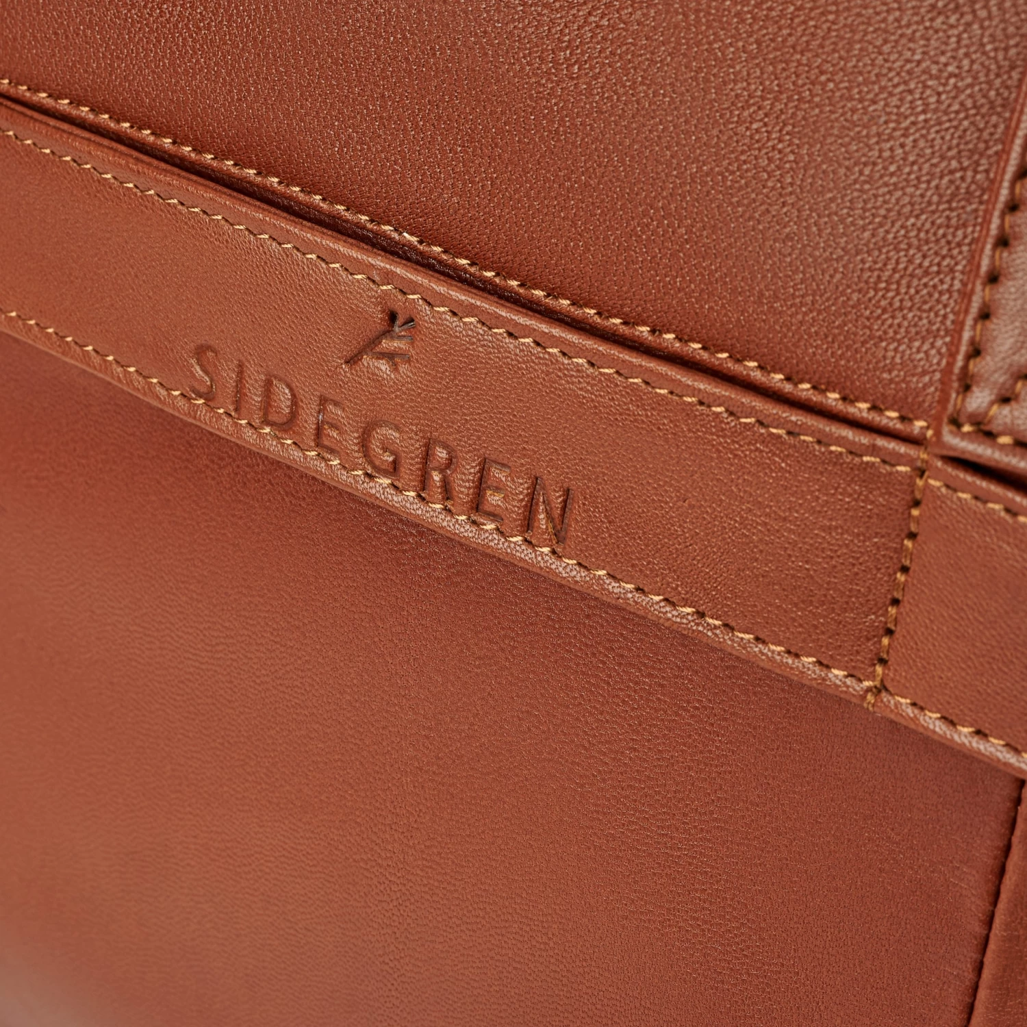 Fidei | Slim Mocha Full Grain Goat Leather Weekend Bag - Image 10
