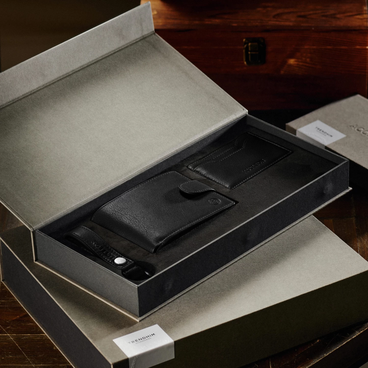 Black RFID-Blocking Buffalo Leather Essentials Gift Box - Image 2