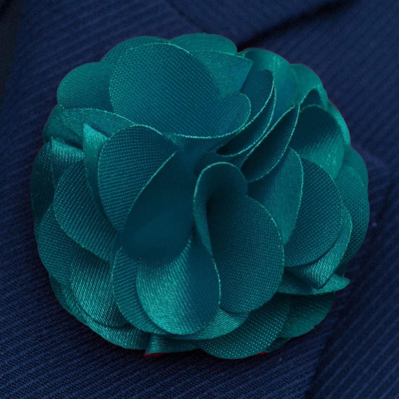 Emerald Green Luxurious Flower Lapel Pin - Image 4