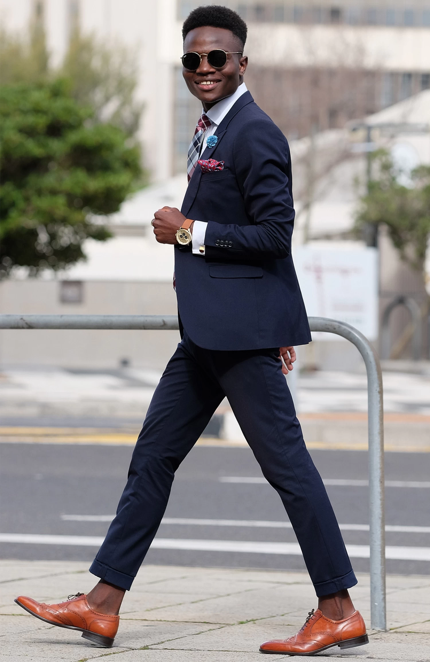 Classic Metal Buckle & Tan Leather Belt - Image 6