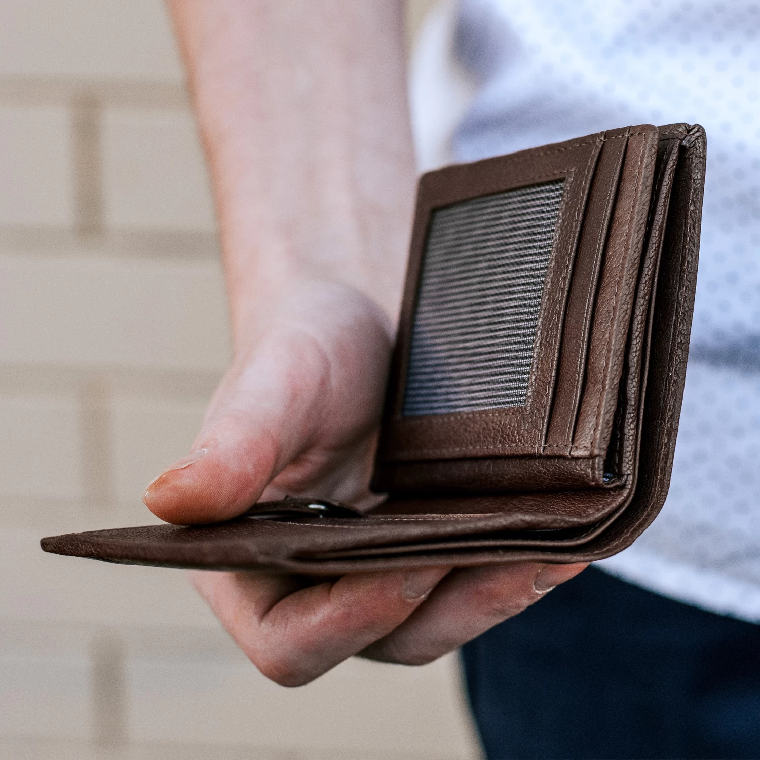 California | Slim Vertical Brown Leather Wallet - Image 8