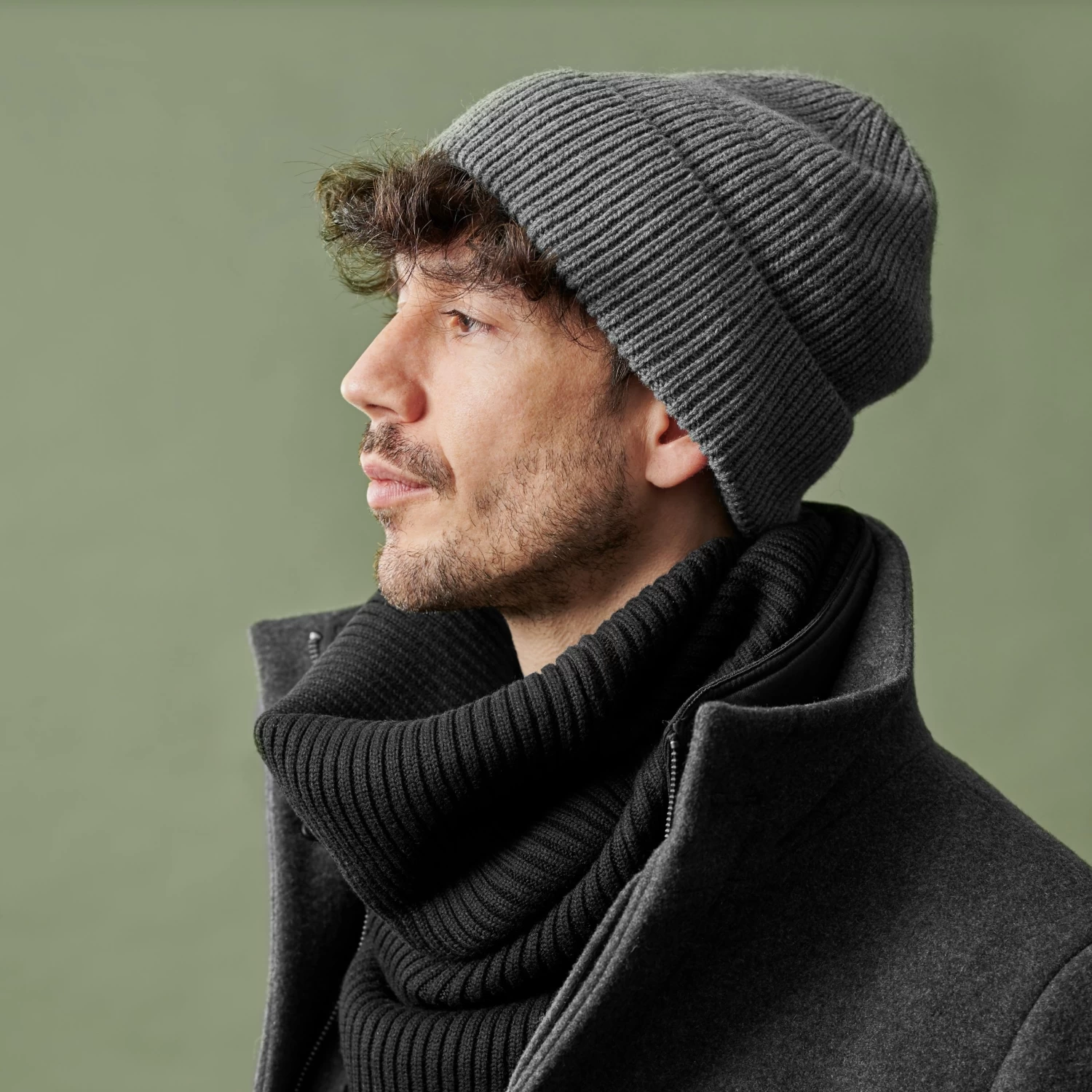 Montagna | Metallic Grey Chunky Knitted Beanie - Image 5