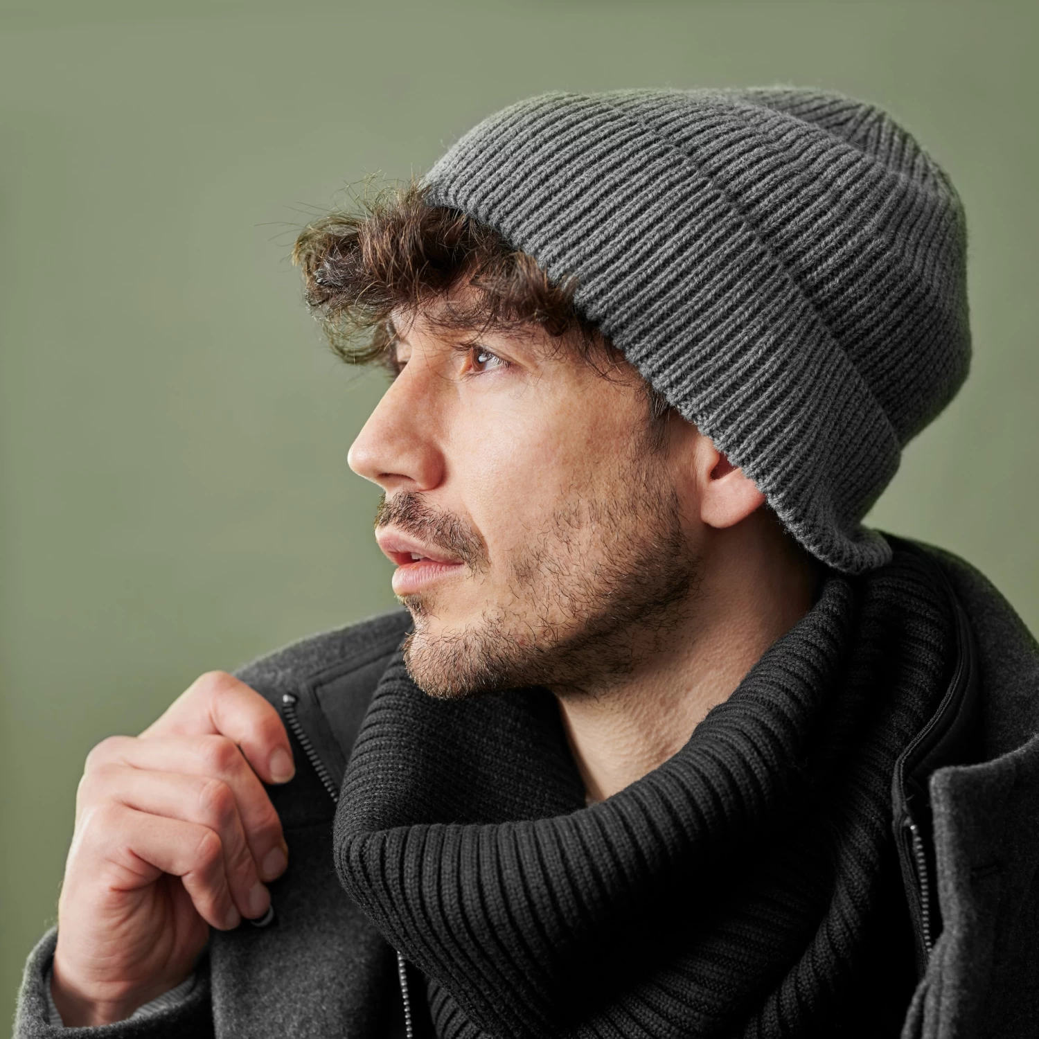 Montagna | Metallic Grey Chunky Knitted Beanie - Image 4