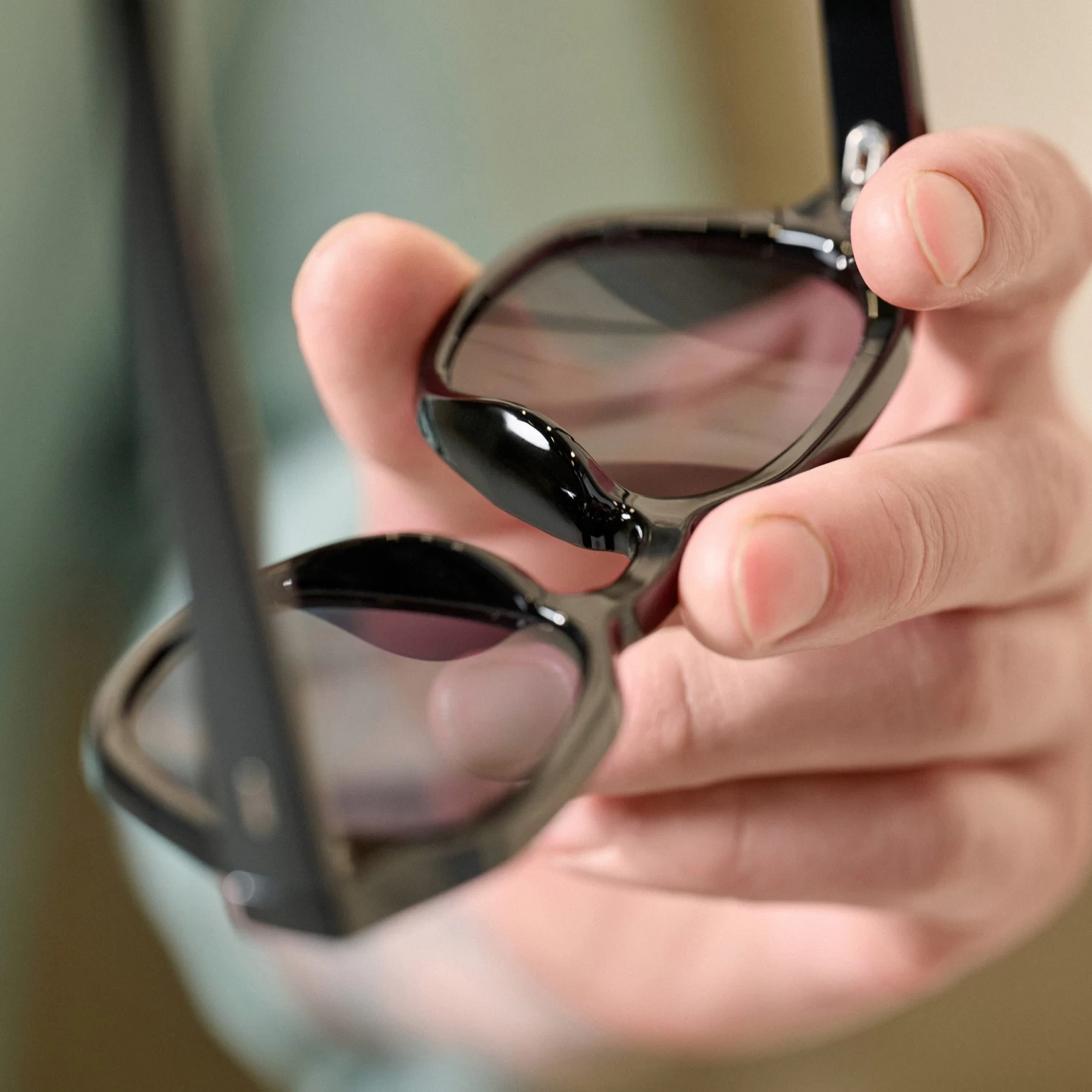 Black Geometric Horn Rimmed Sunglasses - Image 5