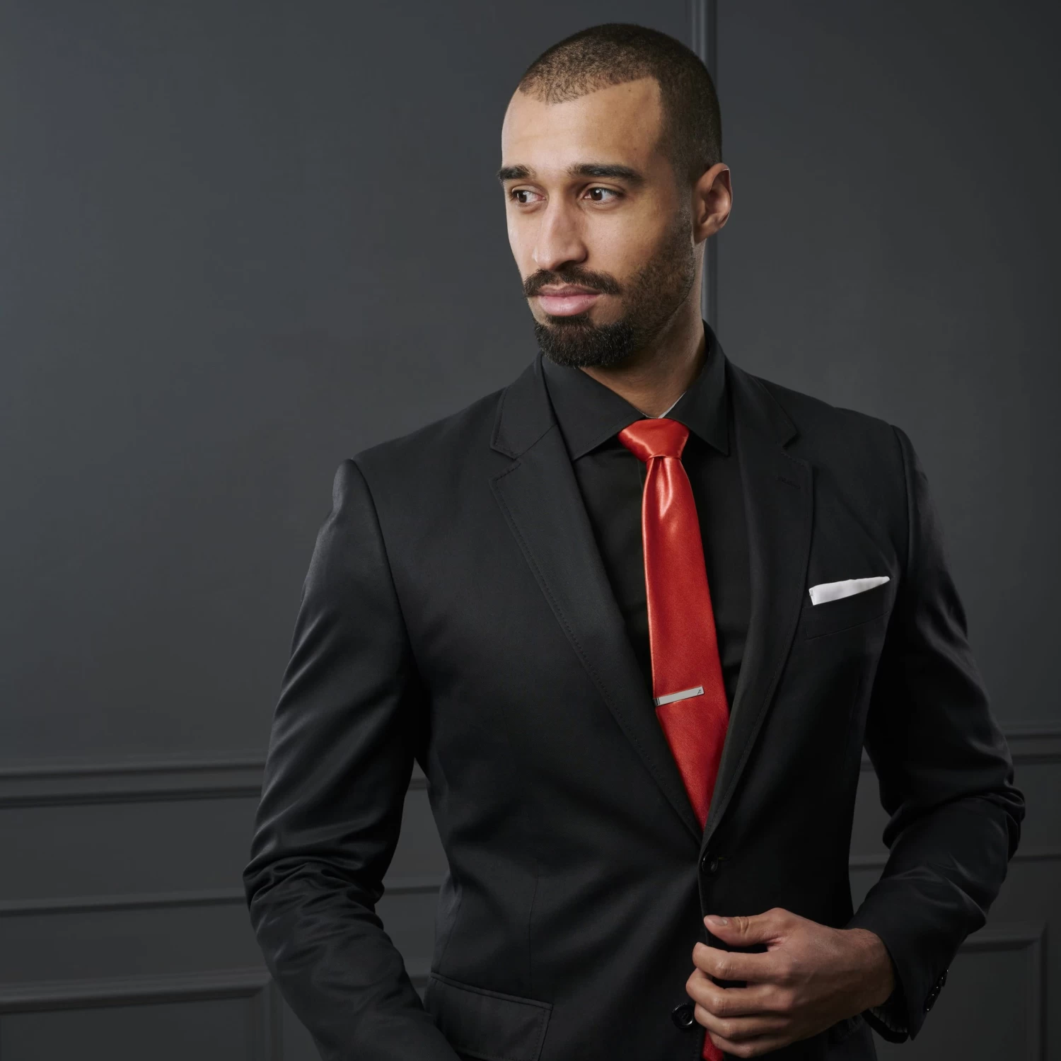 Basic Wide Shiny Red Polyester Tie - Image 4