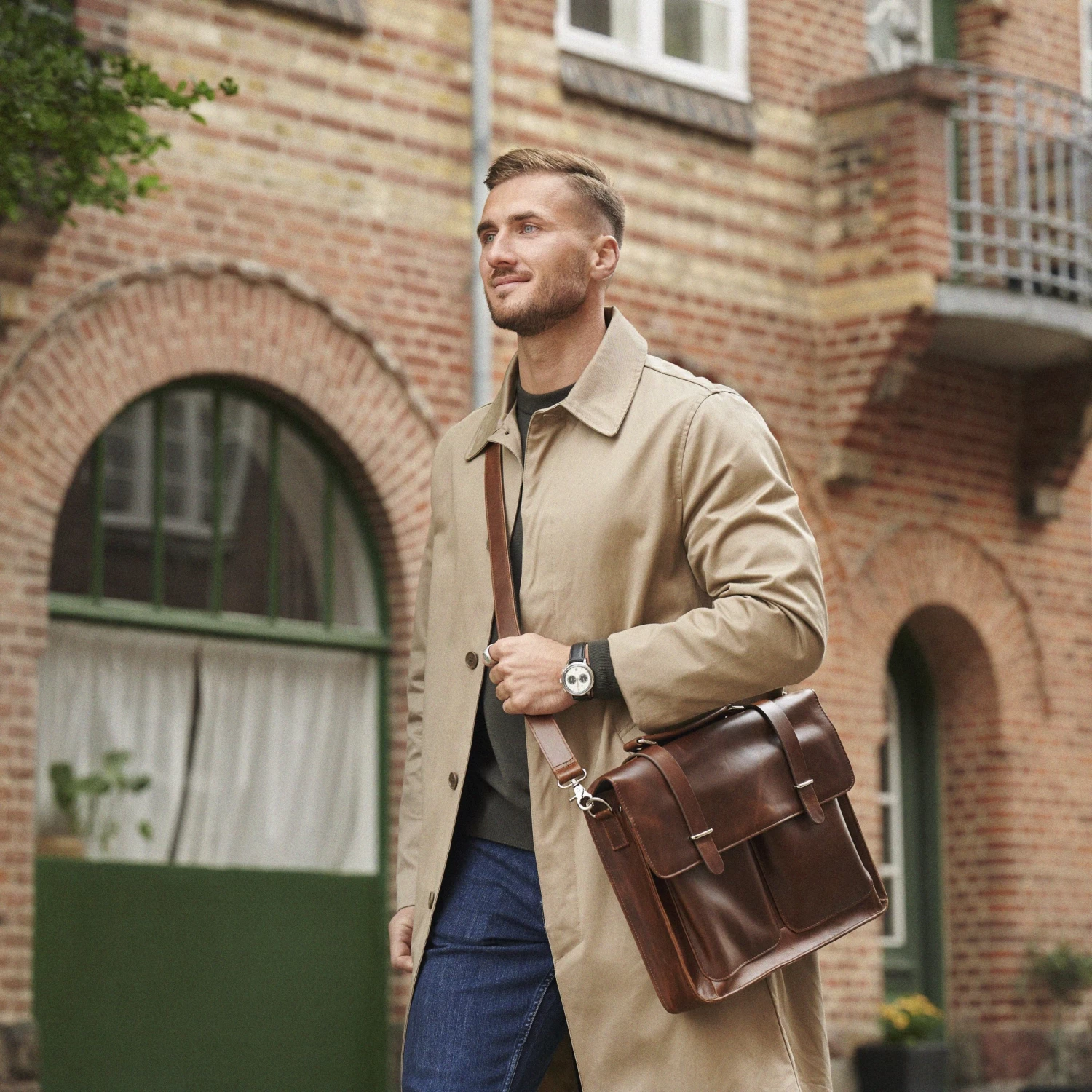 Vintage Dark Brown Leather Case - Image 6