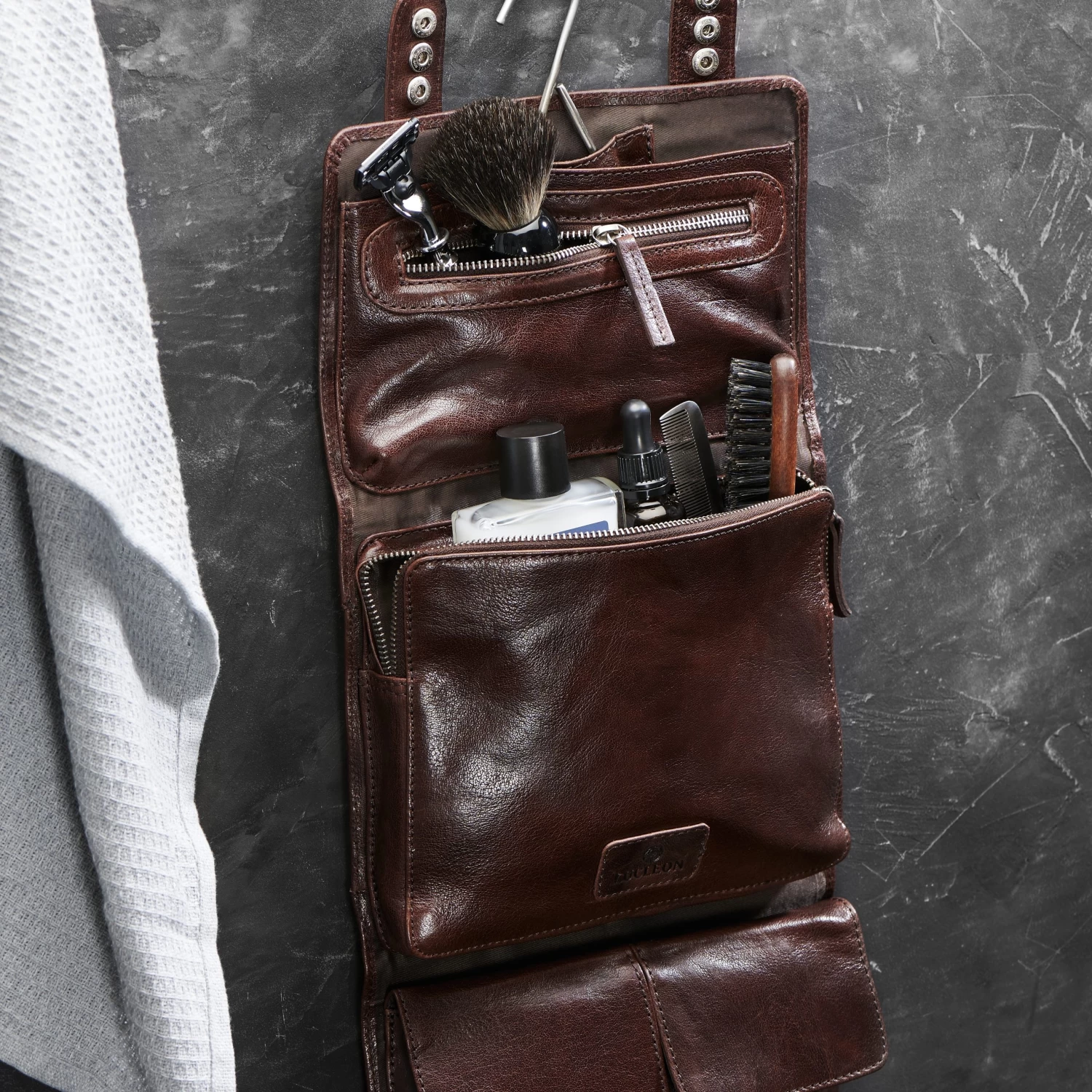 California | Dark Brown Hanging Toiletry Kit Leather Bag - Image 3