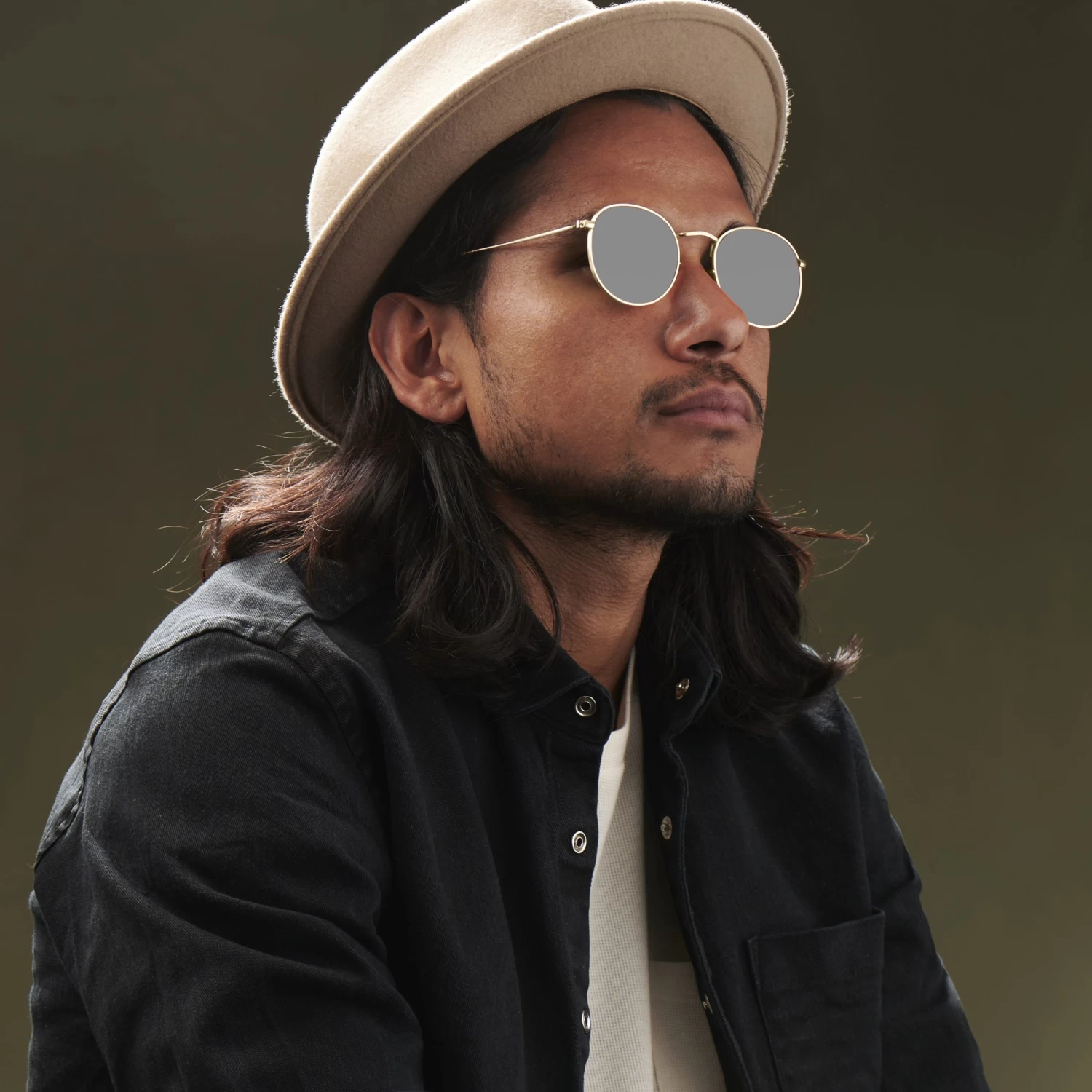 Dandy Black Polarized Round Sunglasses - Image 4