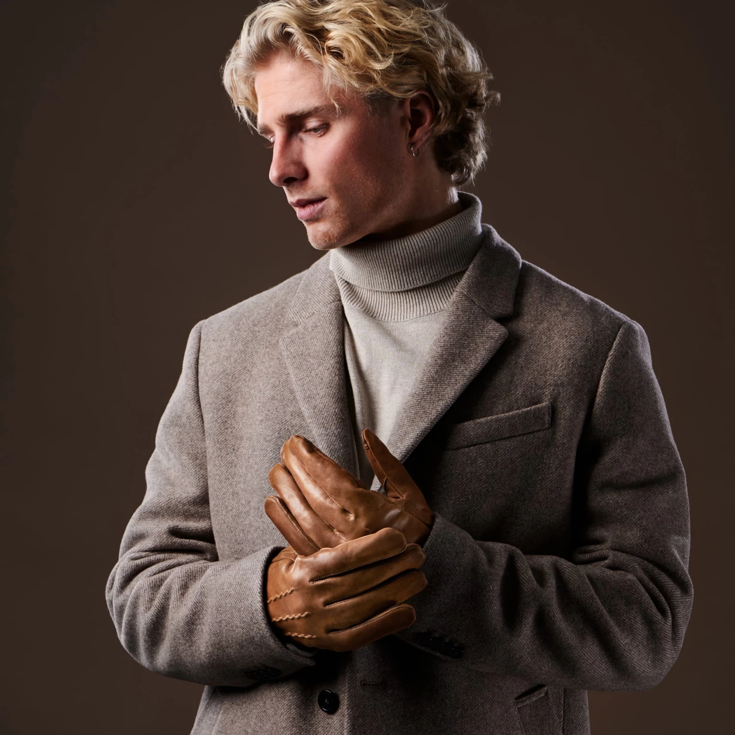 Cuffed Tan Touchscreen Compatible Sheep Leather Gloves - Image 4