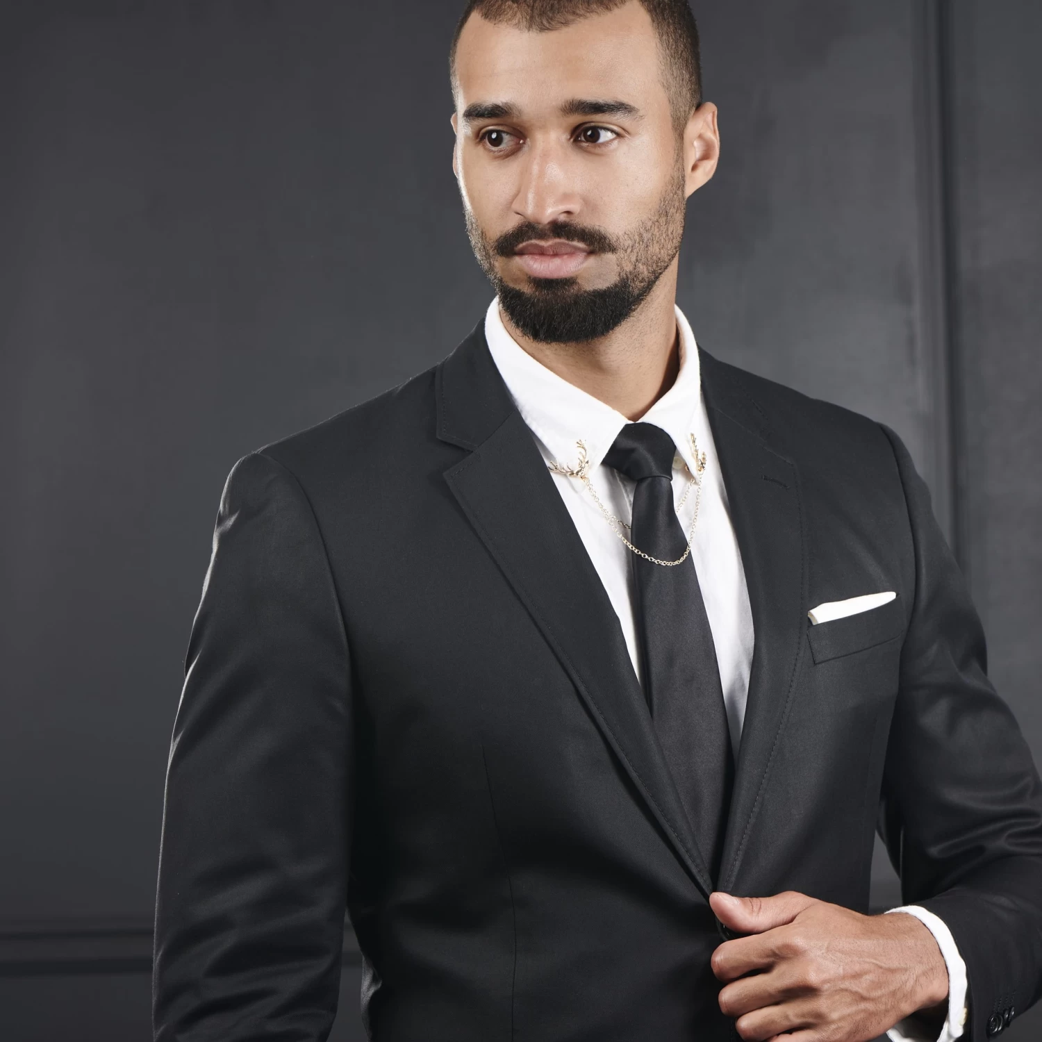 Gold-Tone Double Deer Head Collar Chain - Image 6