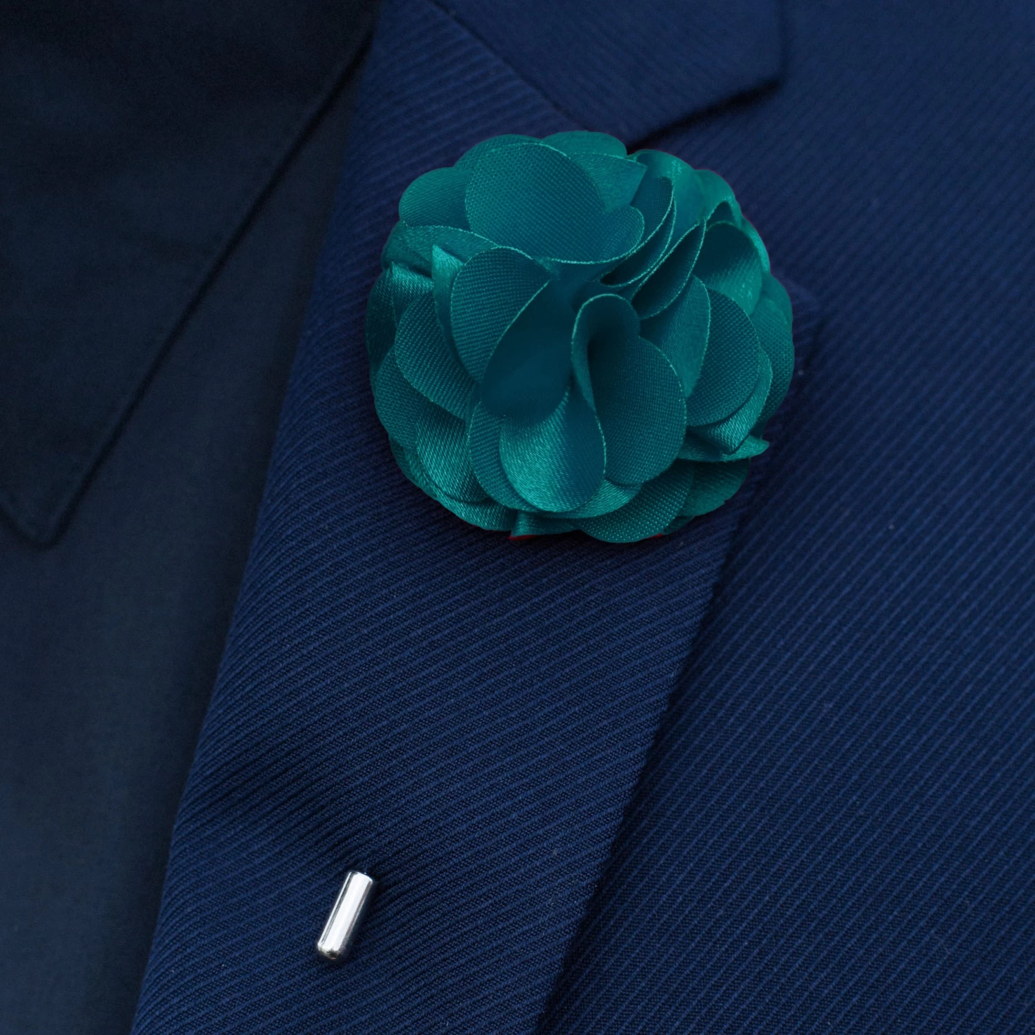 Emerald Green Luxurious Flower Lapel Pin - Image 3
